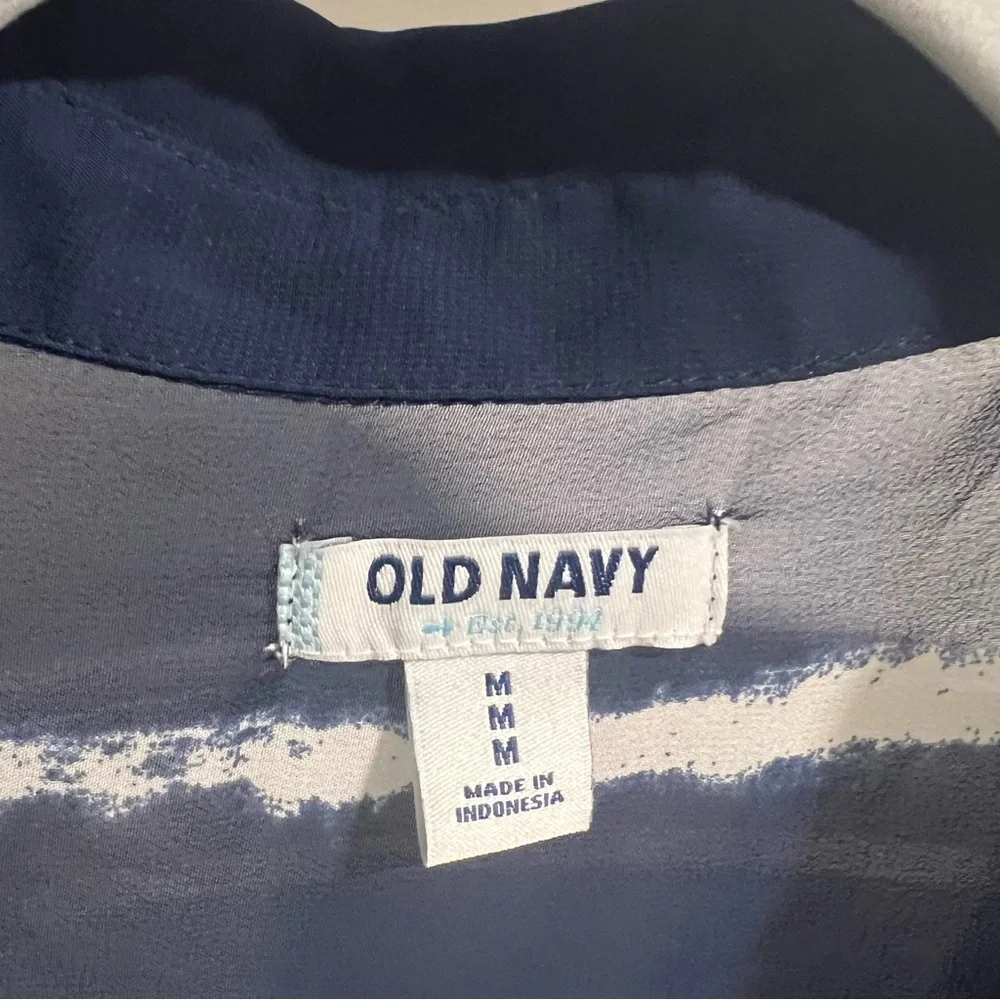 Old Navy 100% sheer polyester long sleeve top NWT - Picture 2 of 3